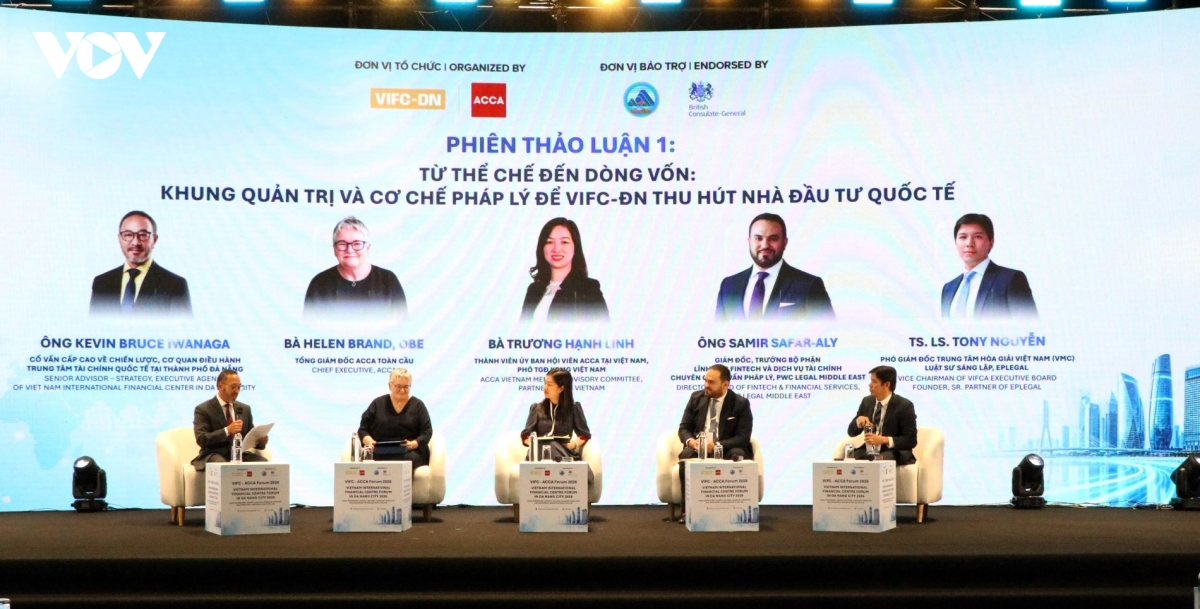 phien-thao-luan-tu-the-che-den-dong-von.jpg
