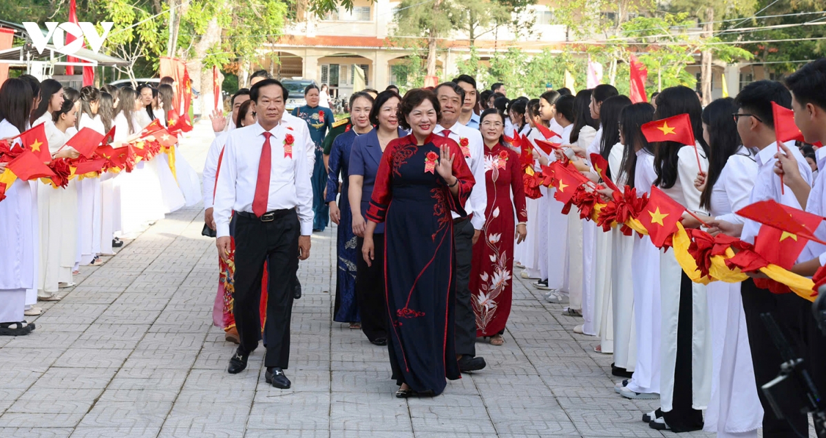pho-chu-tich-quoc-hoi-nguyen-thi-hong.jpg