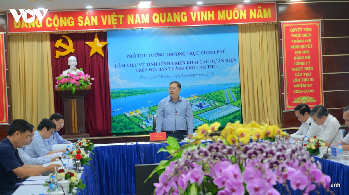 pho-thu-tuong-thuong-truc-chinh-phu-pham-gia-tuc-cung-doan-cong-tac-cua-chinh-phu-tai-buoi-lam-viec.jpg