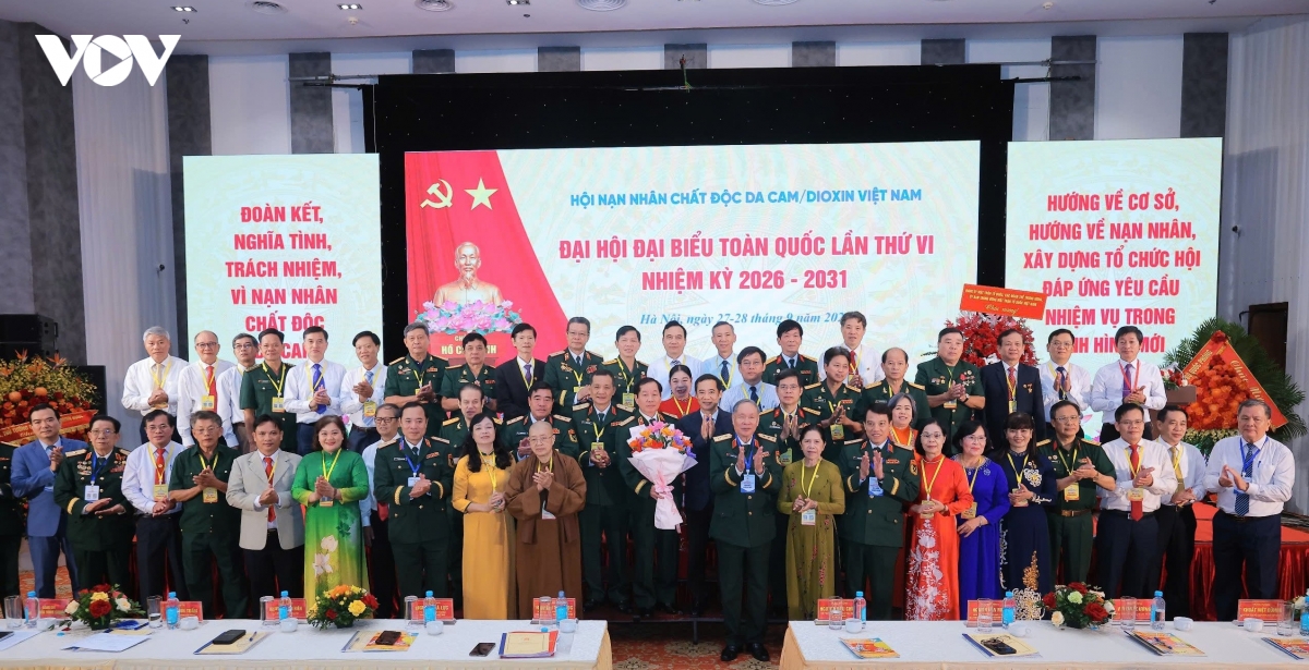 ra-mat-ban-chap-hanh11.jpg