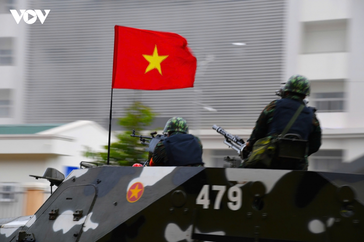 tac-chien-tu-xe-thiet-giap.jpeg