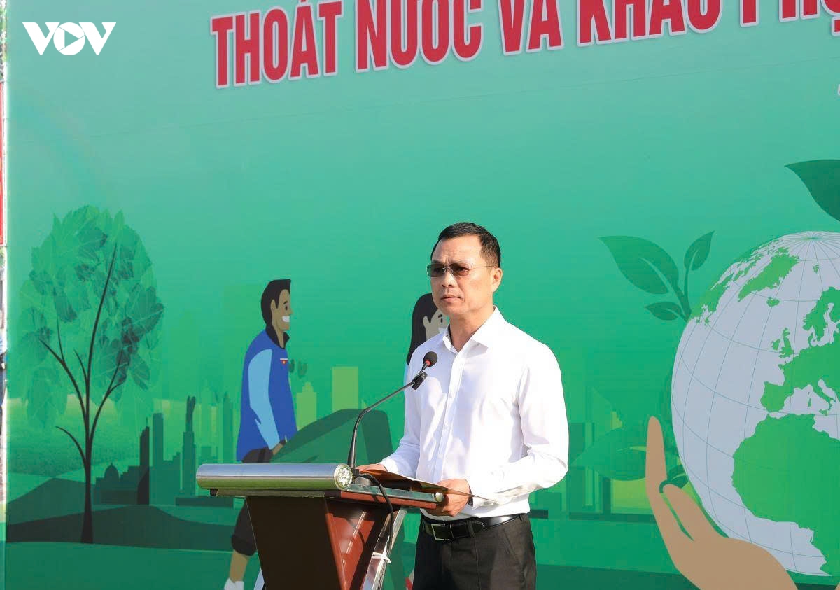 thanh-hoa-ra-quan-khac-phuc-hau-qua-mua-lu-khong-pho-truong-hinh-thuc-3.jpg