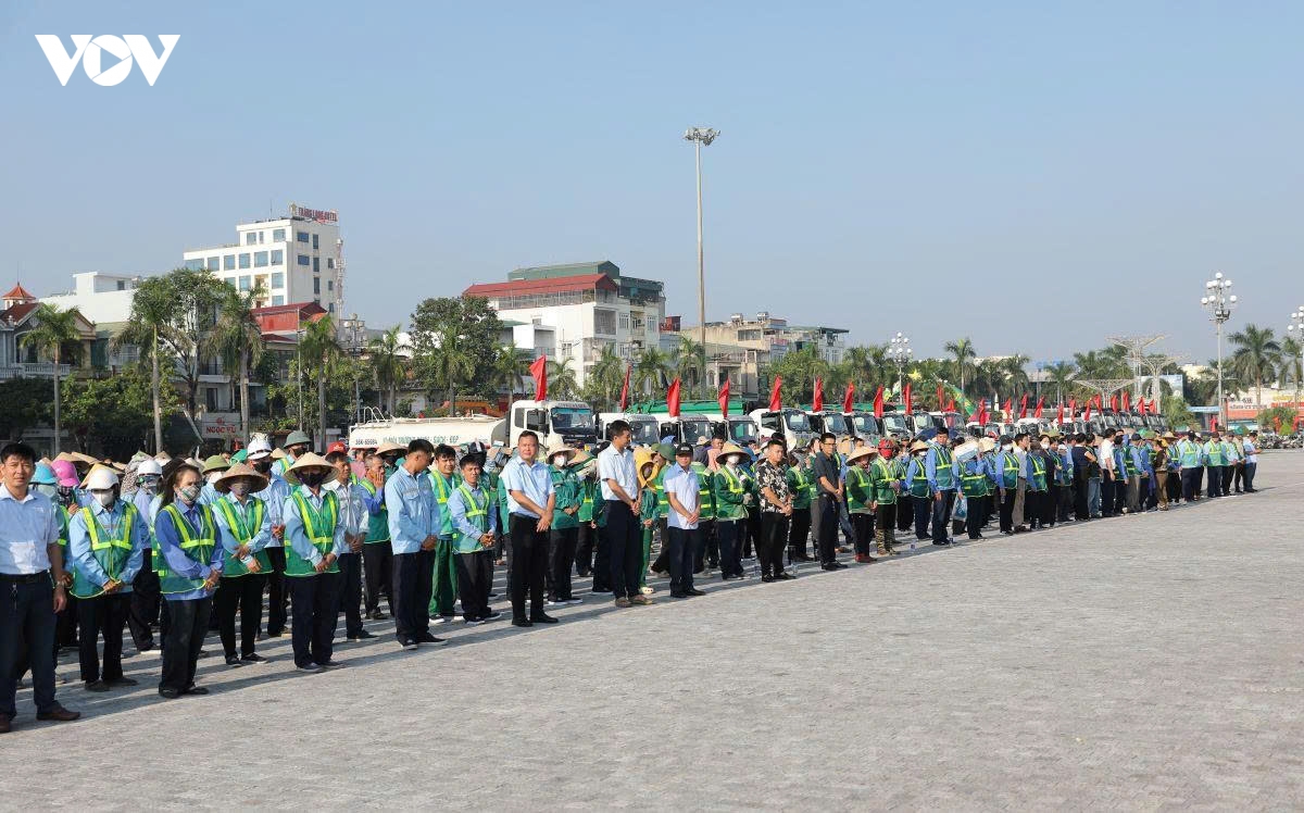 thanh-hoa-ra-quan-khac-phuc-hau-qua-mua-lu-khong-pho-truong-hinh-thuc-4.jpg