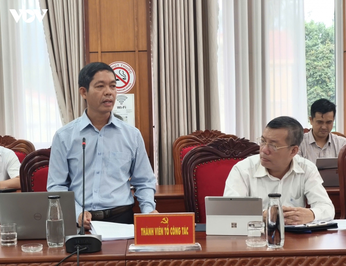 thanh-vien-to-cong-tac-bao-cao-tien-do-thuc-hien.jpg
