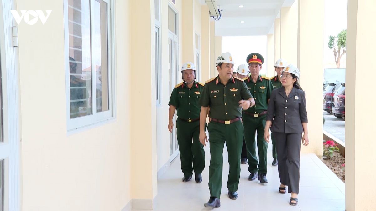 thuong-tuong-phung-si-tan-kiem-tra.jpeg