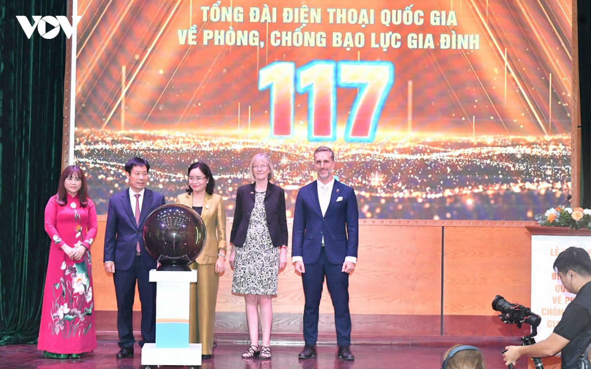 tong-dai-117-phong-chong-bao-luc-gia-dinh-2.jpg