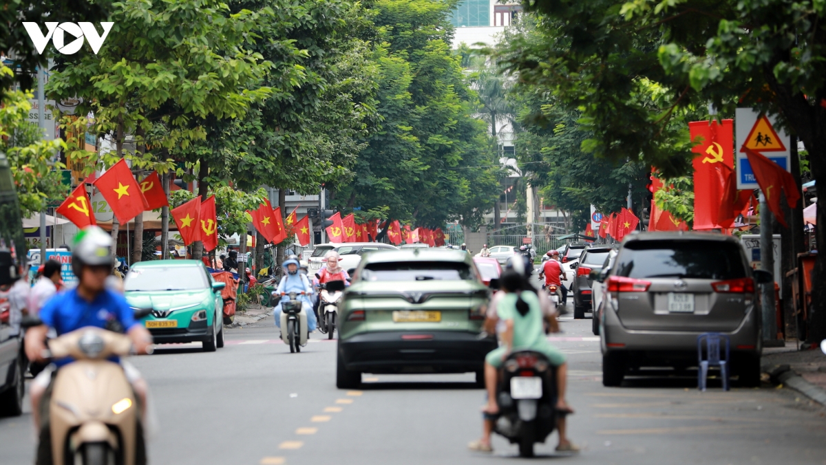 trung-tam-tp.hcm-ruc-ro-co-hoa.jpg