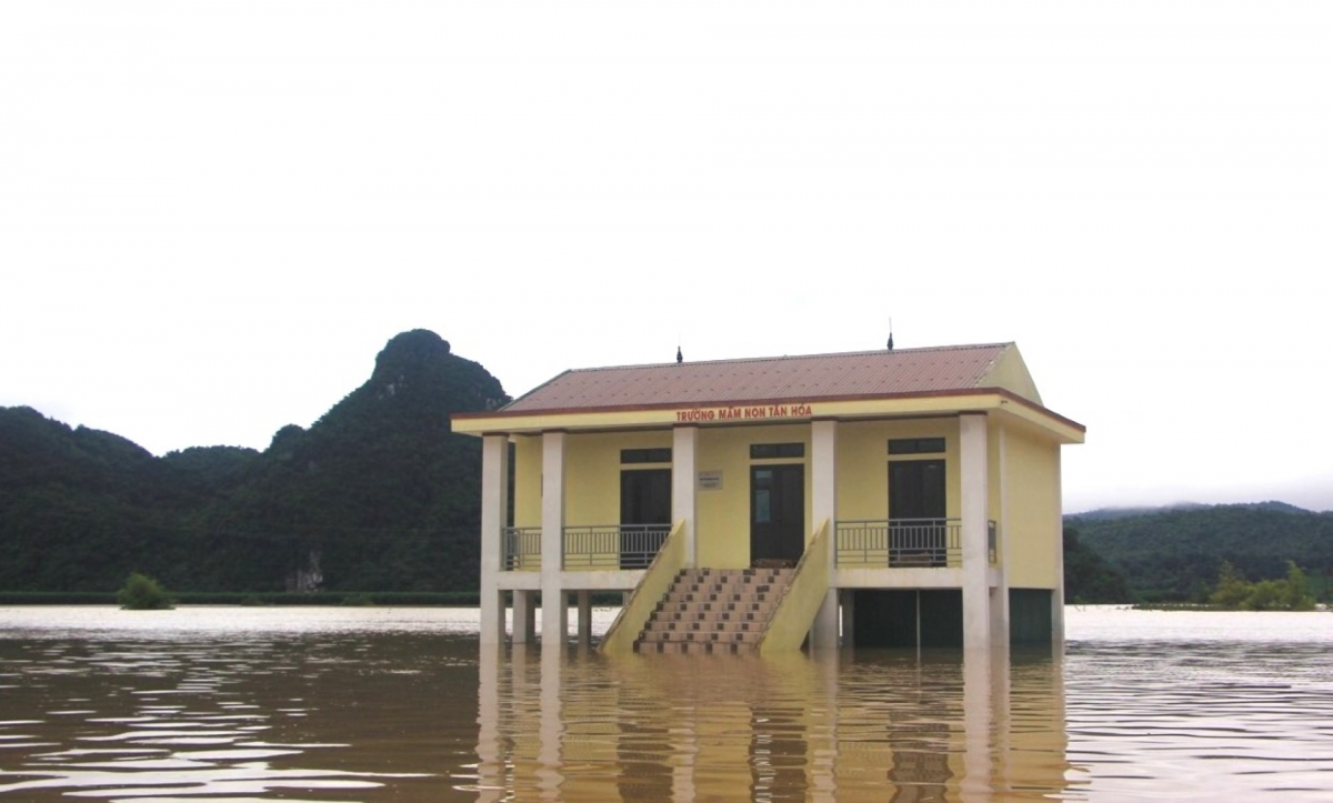 truong-mam-non-tai-ron-lu-duoc-thiet-ke-theo-mau-nha-phong-tranh-lu.jpg