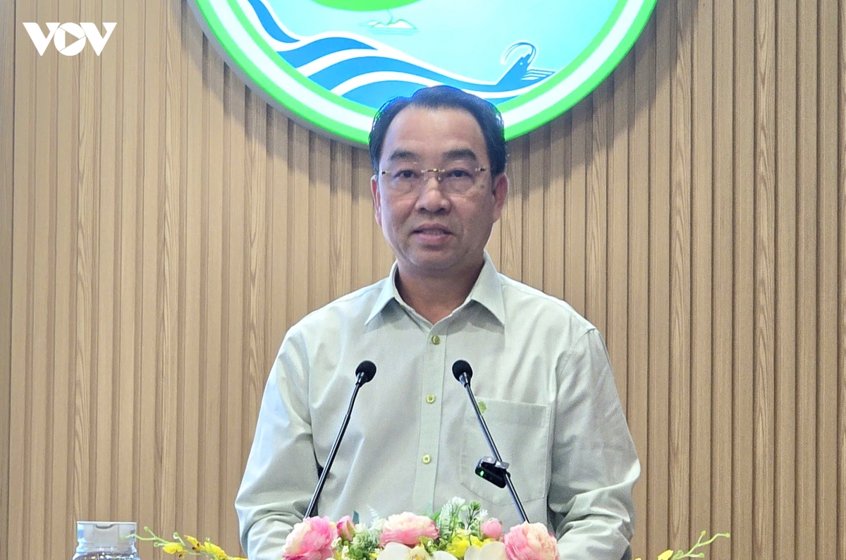 1-ong-lu-quang-ngoi-chu-tich-udnd-tinh-ca-mau-phat-bieu-tai-hoi-nghi.jpg
