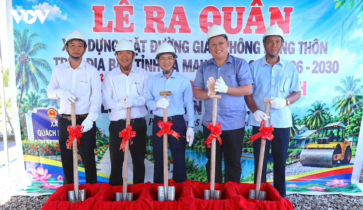 2-phuong-tan-thanh-la-1-trong-19-diem-phat-dong-ra-quan-lam-duong-giao-thong-nong-thon.jpg