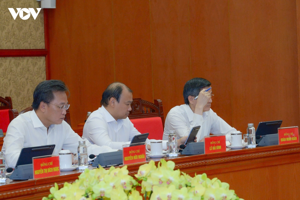 4-thuong-truc-bbt-tran-cam-tu.jpg