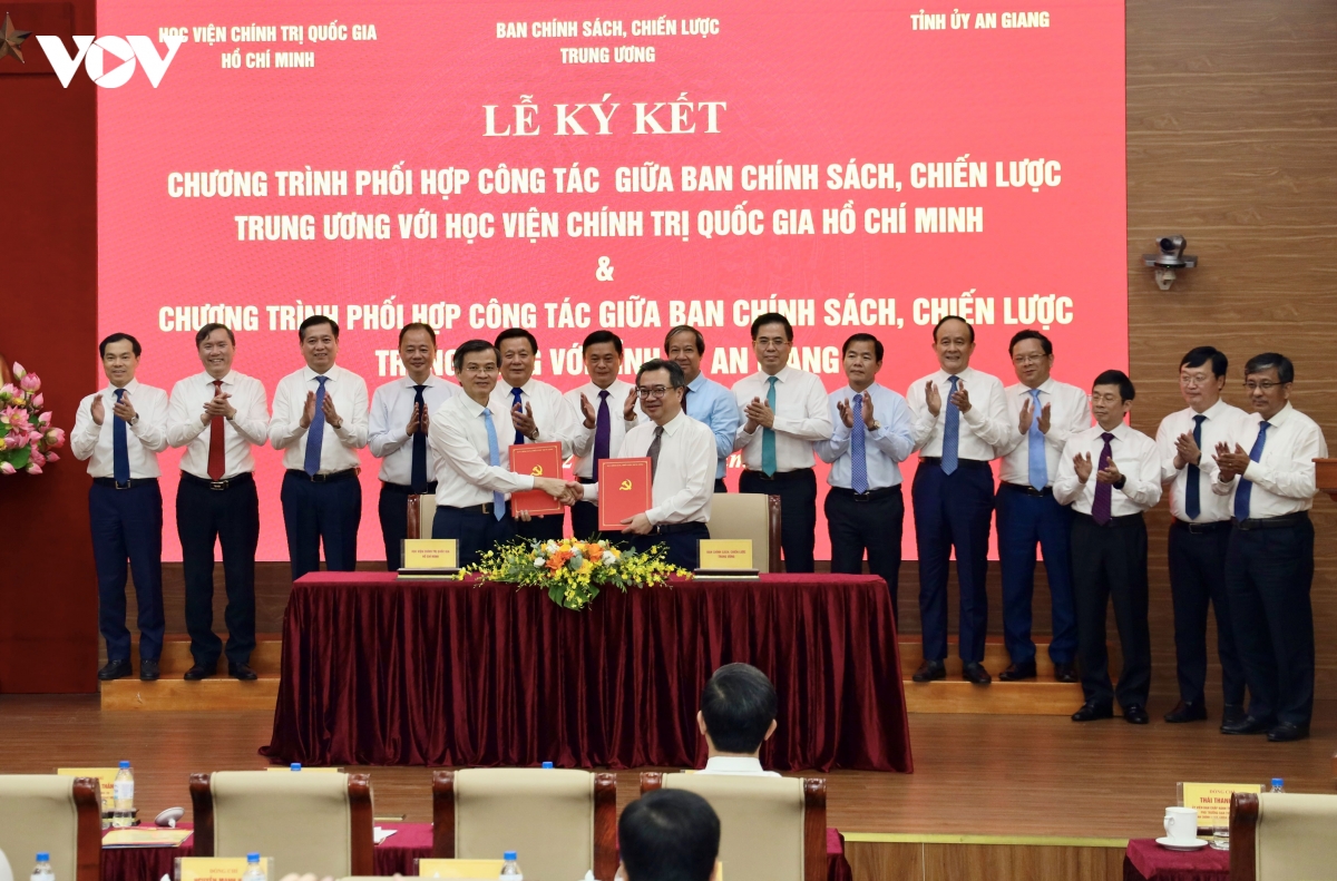ban-chinh-sach-chien-luoc-trung-uong3.jpg