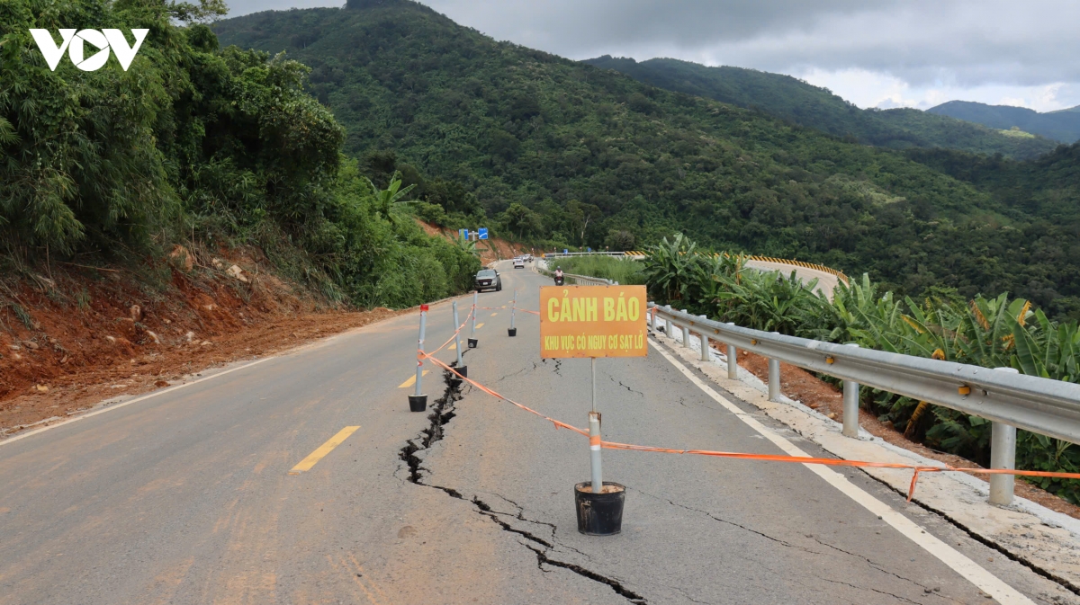 can-canh-deo-dai-ninh-nut-toac-sup-lun-nghiem-trong-1.jpg