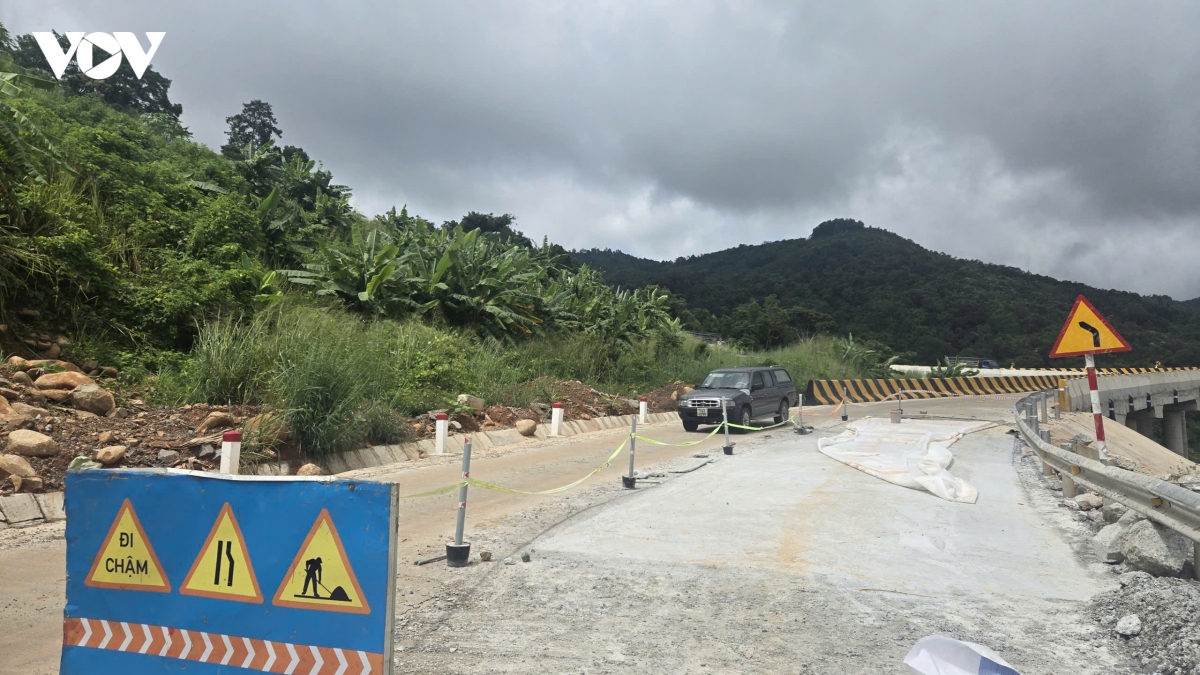 can-canh-deo-dai-ninh-nut-toac-sup-lun-nghiem-trong-9.jpg