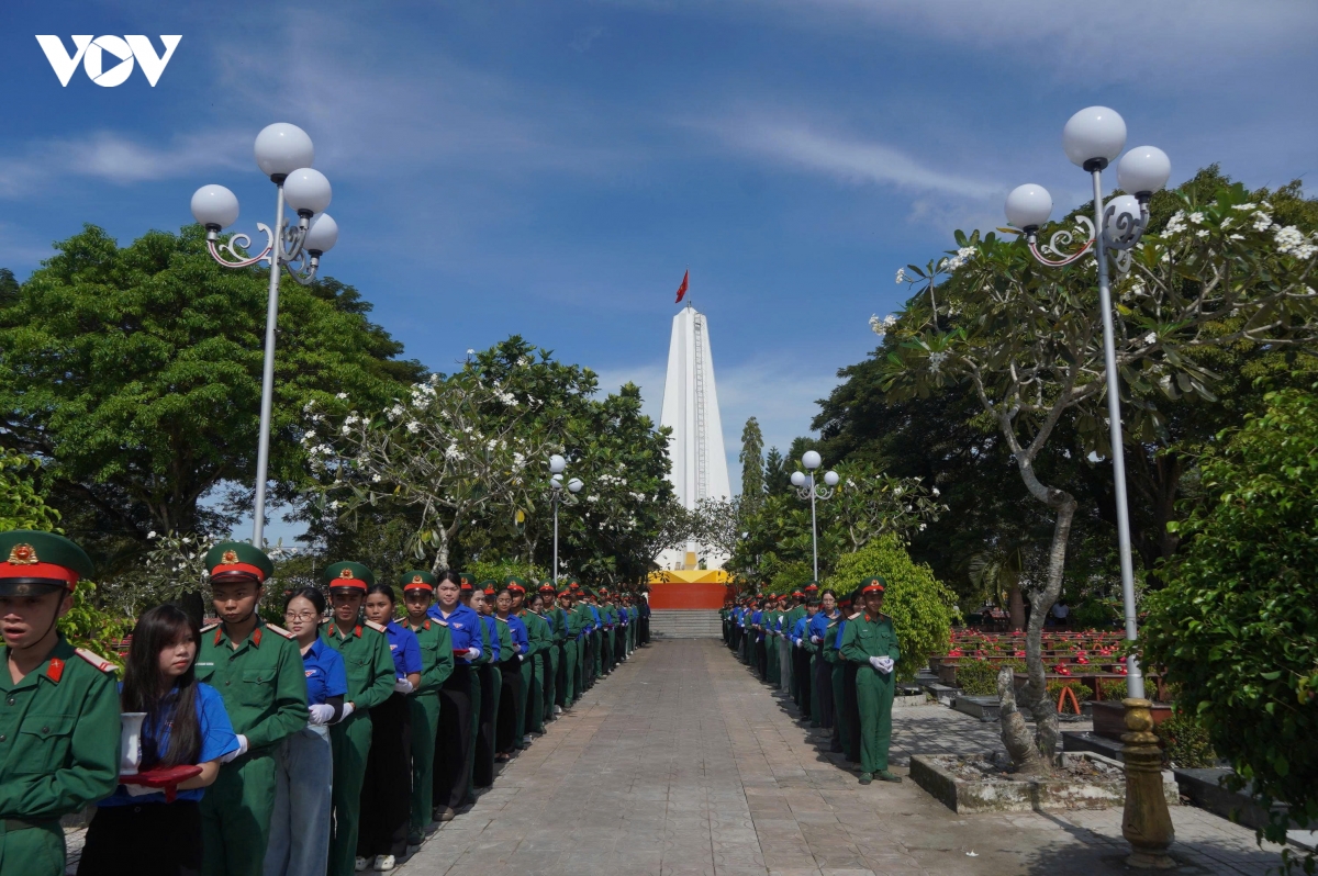 can-tho-chuan-bi-cho-le-vieng-truy-dieu-va-an-tang-120-hai-cot-liet-si.jpg
