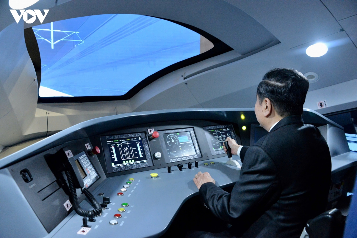 chu-tich-quoc-hoi-tham-quan-bao-tang-5.jpg