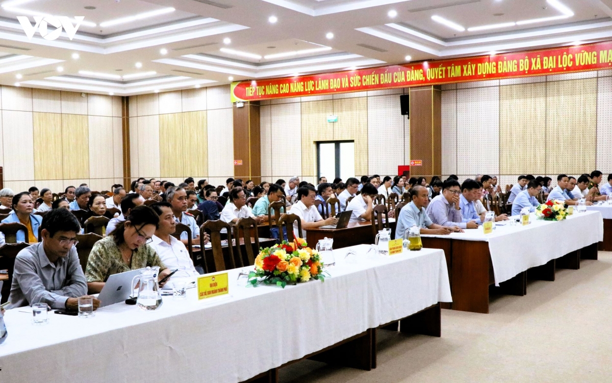 dai-bieu-va-cu-tri-tham-du-hoi-nghi.jpg