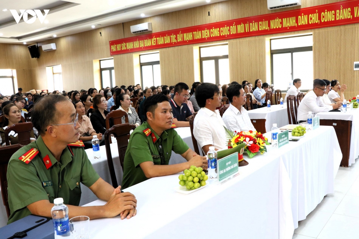 dai-dien-cac-co-quan-don-vi-chung-kien-le-boc-tham.jpg