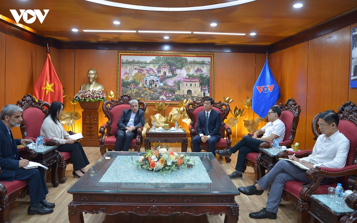 dai-su-iran-ghasemi-tham-vov-gap-pho-tong-giam-doc-ngo-minh-hien-hieu-vov-3.jpg