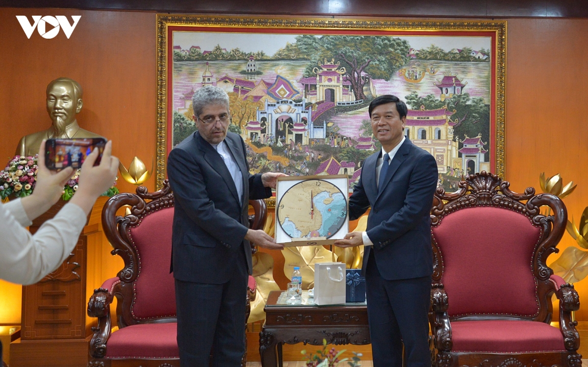dai-su-iran-ghasemi-tham-vov-gap-pho-tong-giam-doc-ngo-minh-hien-hieu-vov-4.jpg