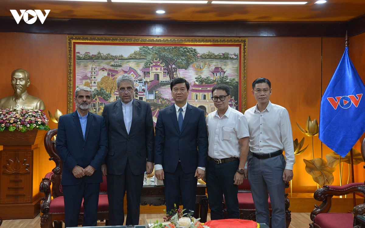 dai-su-iran-ghasemi-tham-vov-gap-pho-tong-giam-doc-ngo-minh-hien-hieu-vov-5.jpg