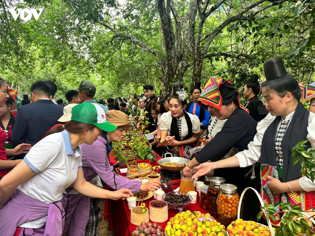 du_khach_thuong_thuc_sp_mo_20260321181926.jpg