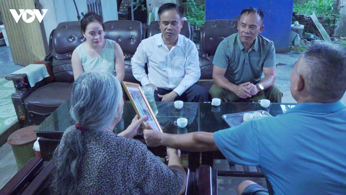 gia-dinh-liet-si-le-ba-loan.jpg