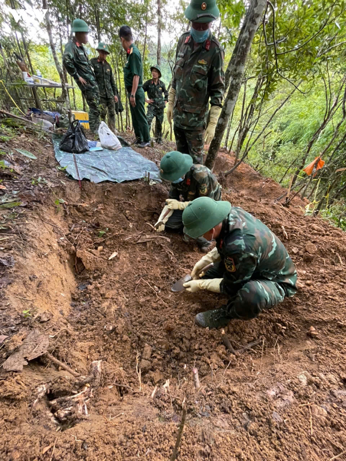 hai-cot-liet-si-02.jpg
