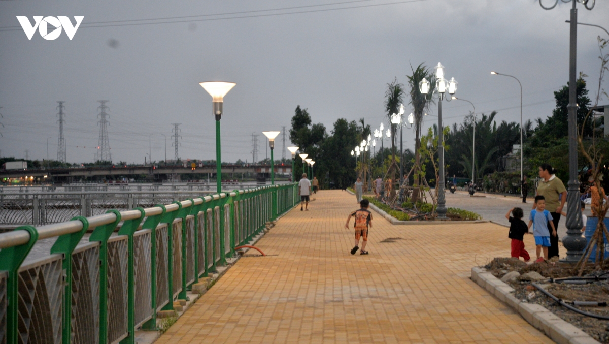 hang-ngan-cong-nhan-dua-toc-do-dua-du-an-chong-ngap-10-000-ty-11.jpg