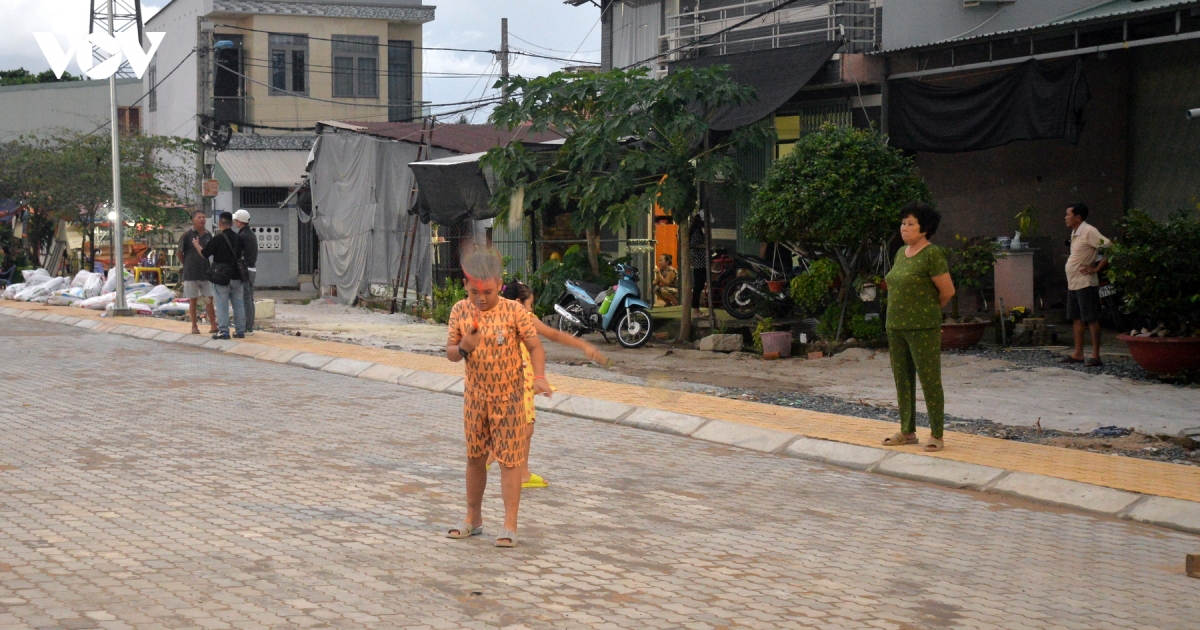 hang-ngan-cong-nhan-dua-toc-do-dua-du-an-chong-ngap-10-000-ty-12.jpg