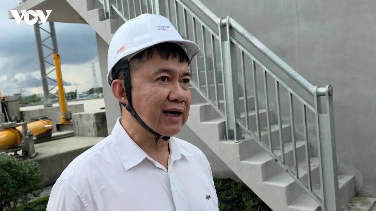 hang-ngan-cong-nhan-dua-toc-do-dua-du-an-chong-ngap-10-000-ty-19.jpg
