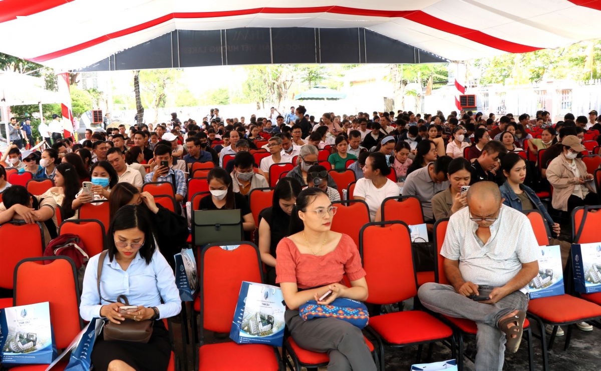 hon-1.000-khach-hang-tham-gia-boc-tham-mua-can-ho-nha-o-xa-hoi.jpg