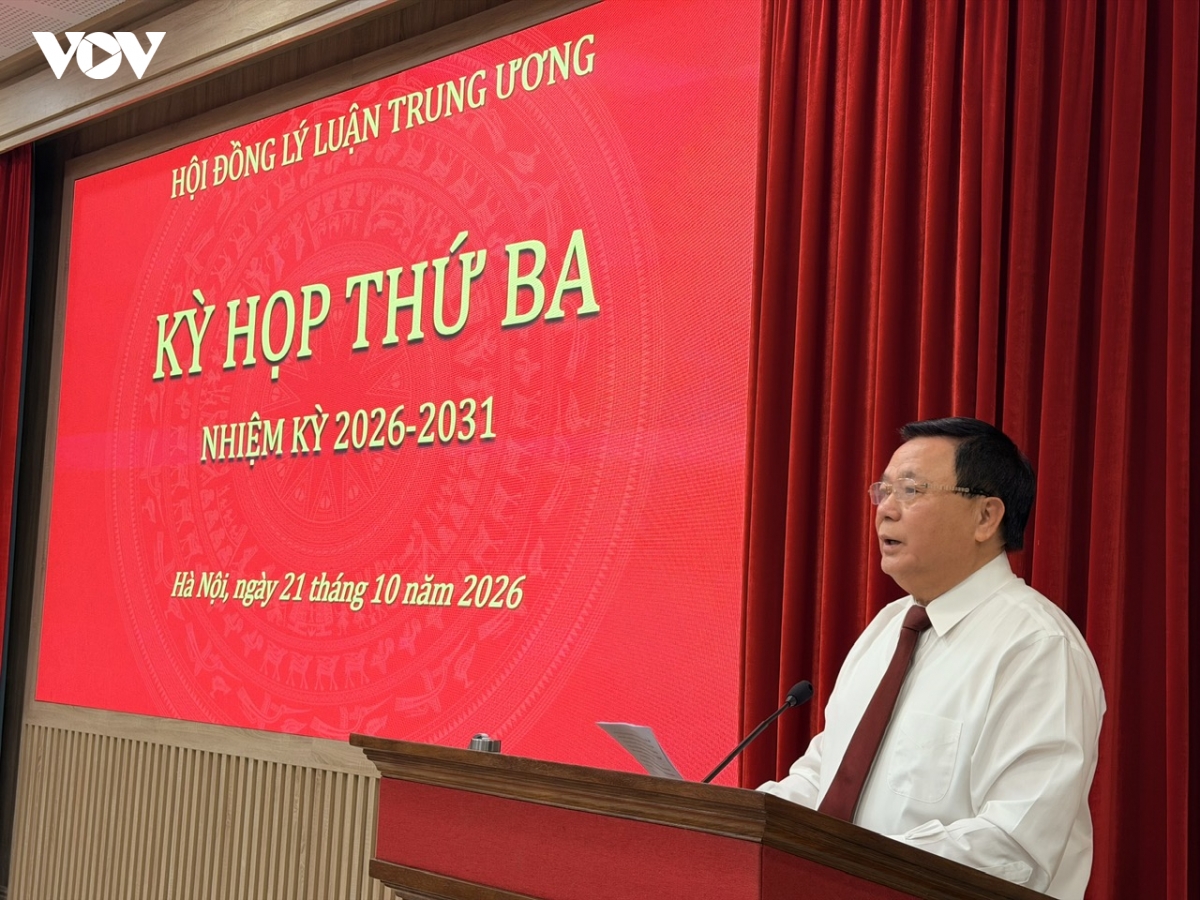 hop-hoi-dong-ly-luan-trung-uong-2.jpg