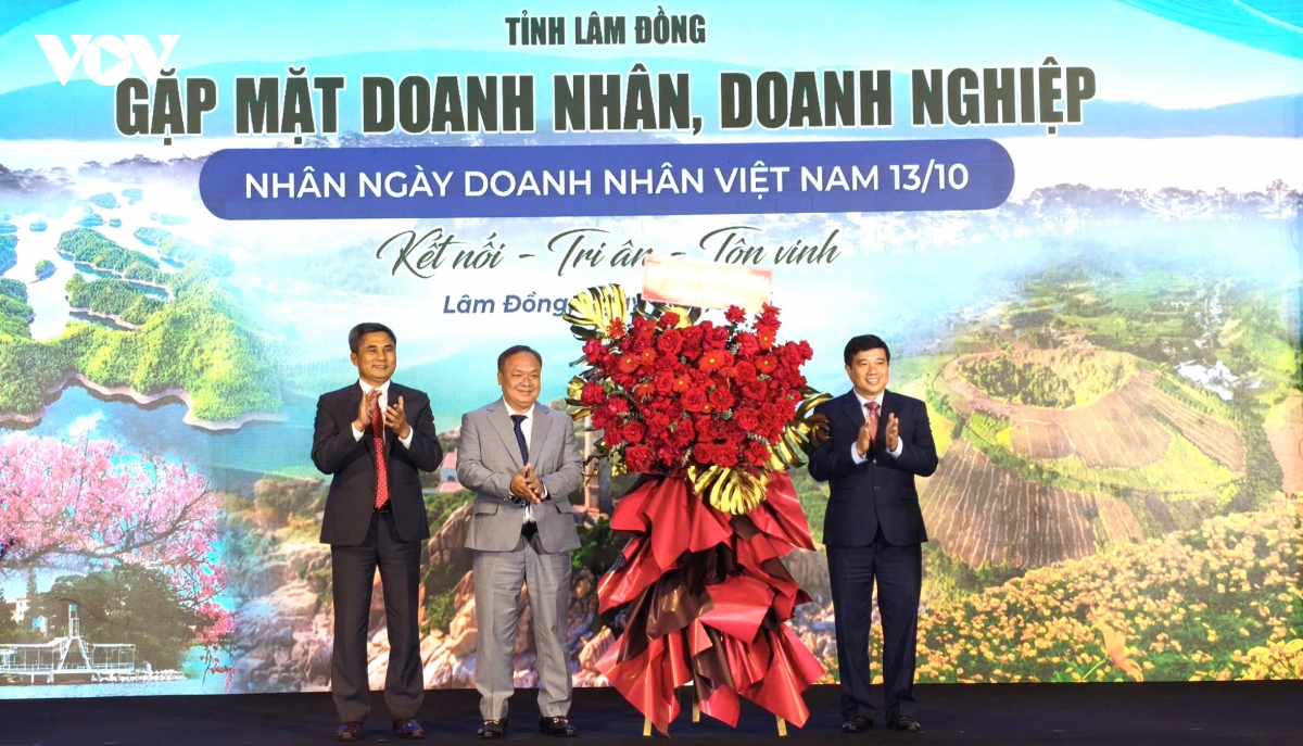 lam-dong-dong-hanh-cung-doanh-nghiep-3.jpg