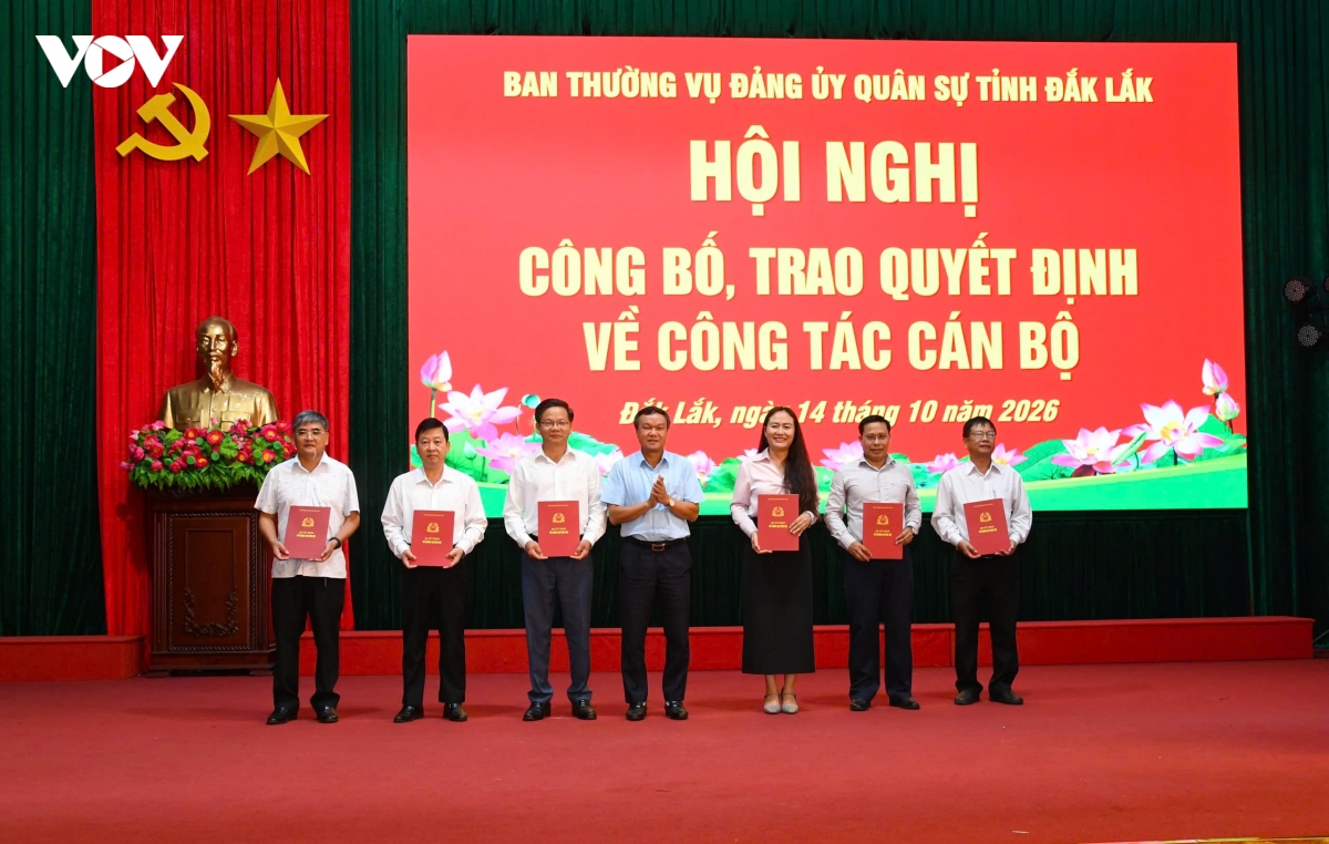 mien-nhiem-chuc-vu-chinh-tri-vien-ban-chi-huy-quan-su-cap-xa-doi-voi-cac-bi-thu-dang-uy-xa-kiem-chinh-tri-vien.jpeg