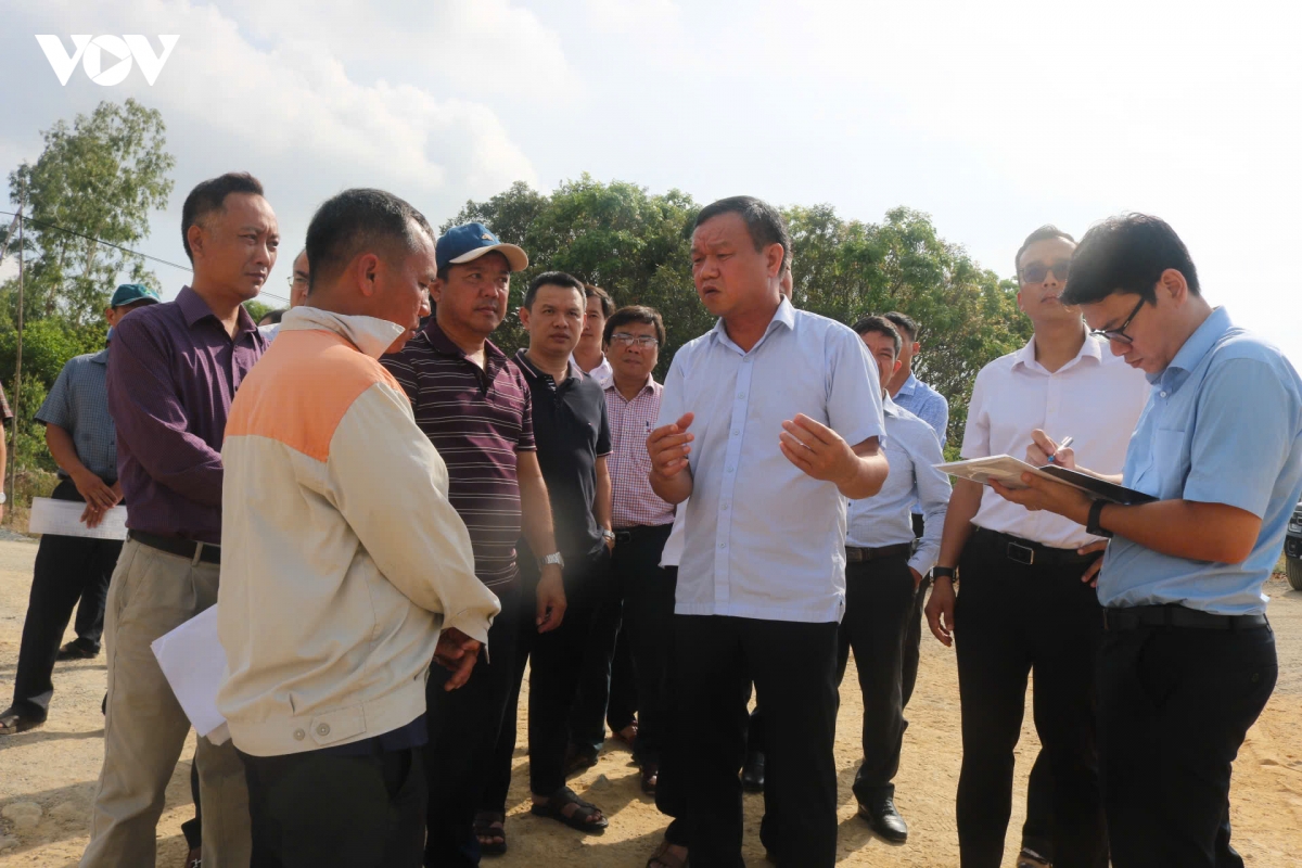 ong-my-kiem-tra-cong-trinh.jpg