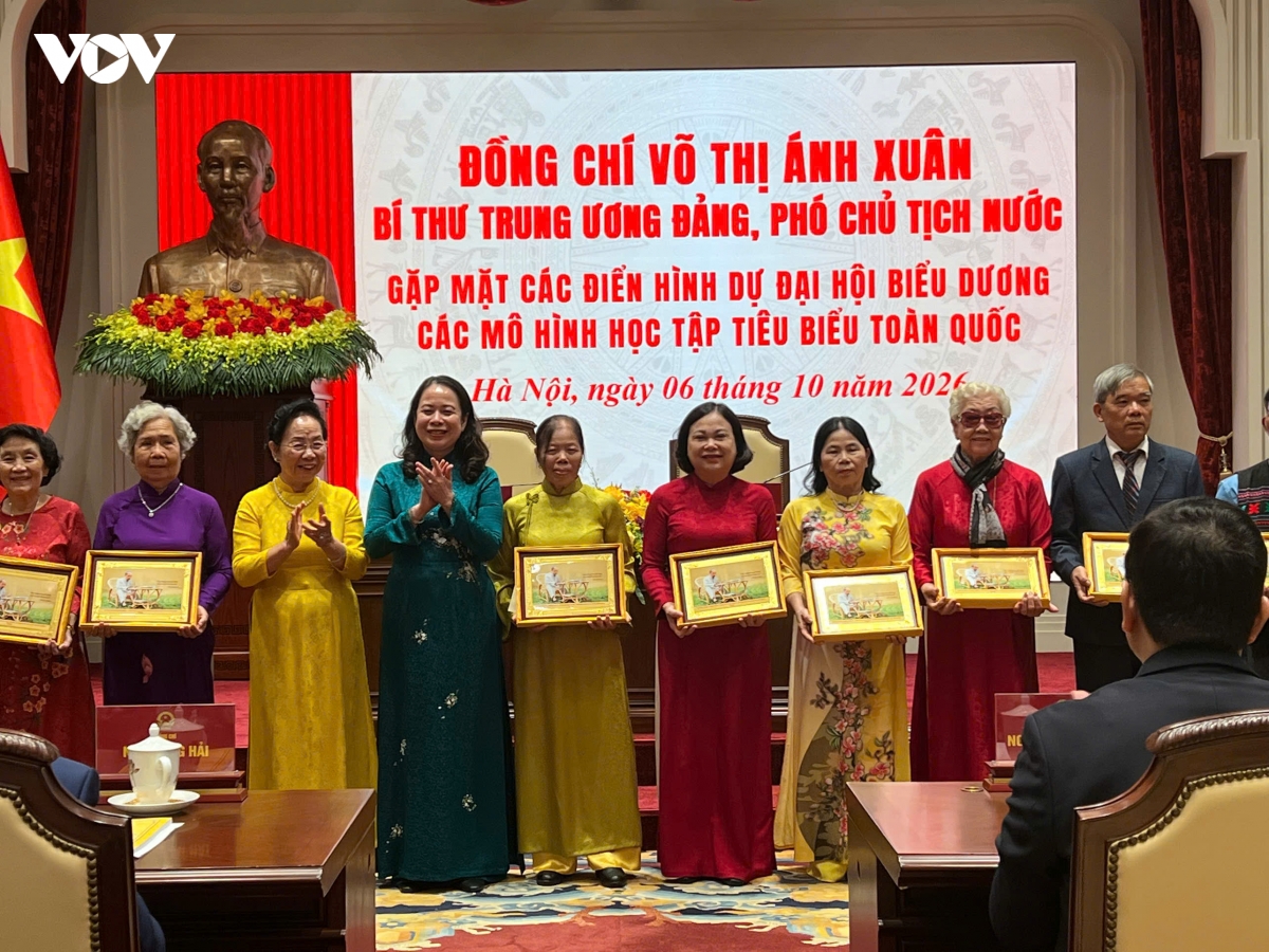 pho-chu-tich-vo-thi-anh-xuan-3.jpg