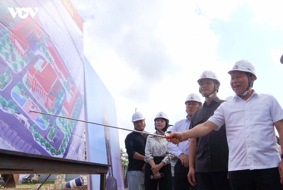 pho-thu-tuong-chinh-phu-le-tien-chau-kiem-tra-tien-do-trien-khai-du-an-truong-chinh-tri-le-duan.jpg