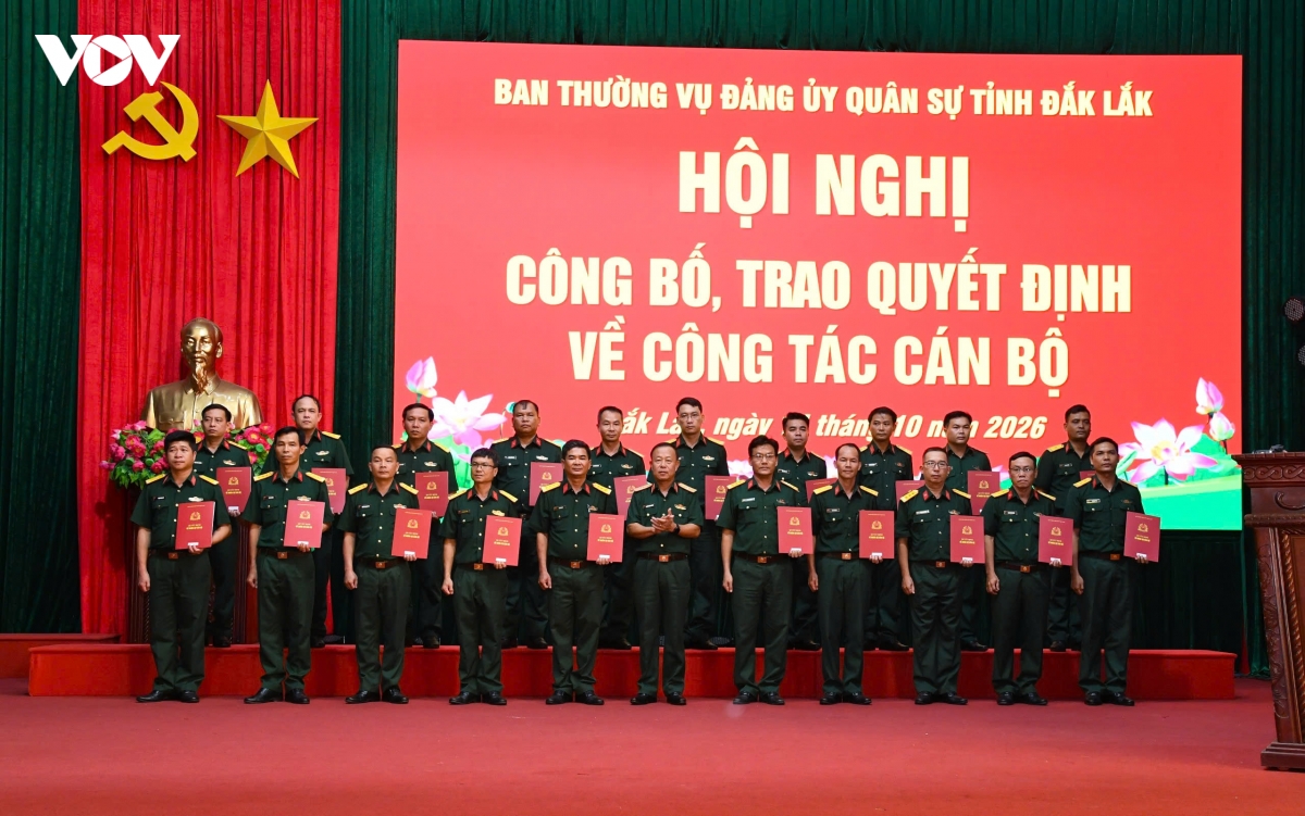 quan-khu-5-trao-quyet-dinh-dieu-dong-bo-nhiem-cho-cac-ca-bo-chi-huy-truong-chinh-tri-vien-ban-chqs-cap-xa.jpeg