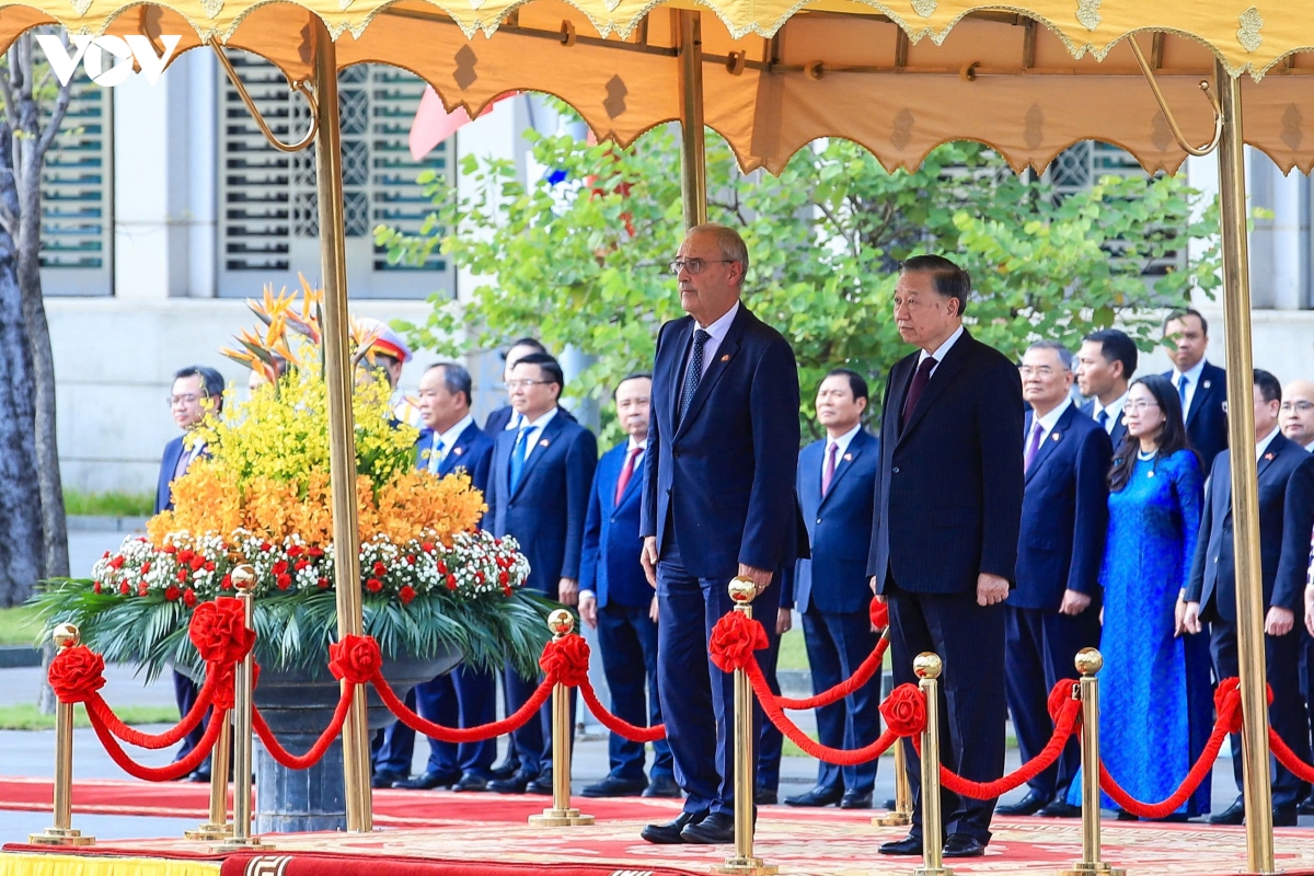 tong-bi-thu-chu-tich-nuoc-don-tong-thong-thuy-sy-8.jpg