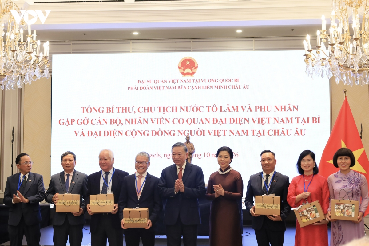 tong-bi-thu-tham-nguoi-viet-chau-au-4.jpg