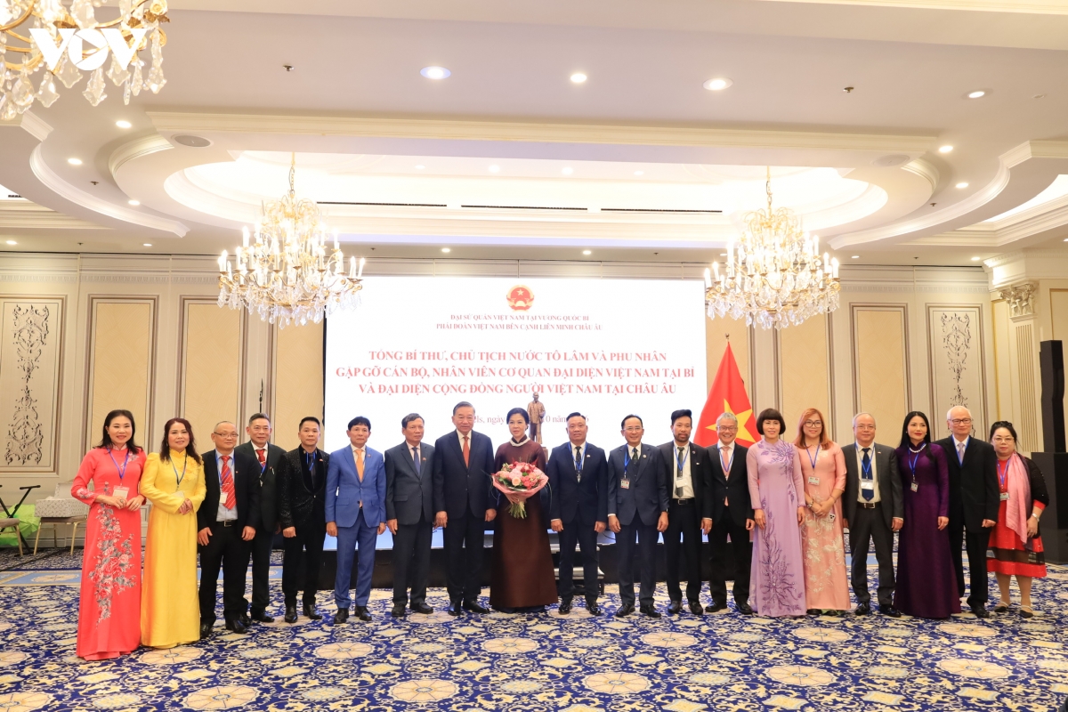 tong-bi-thu-tham-nguoi-viet-chau-au-6.jpg