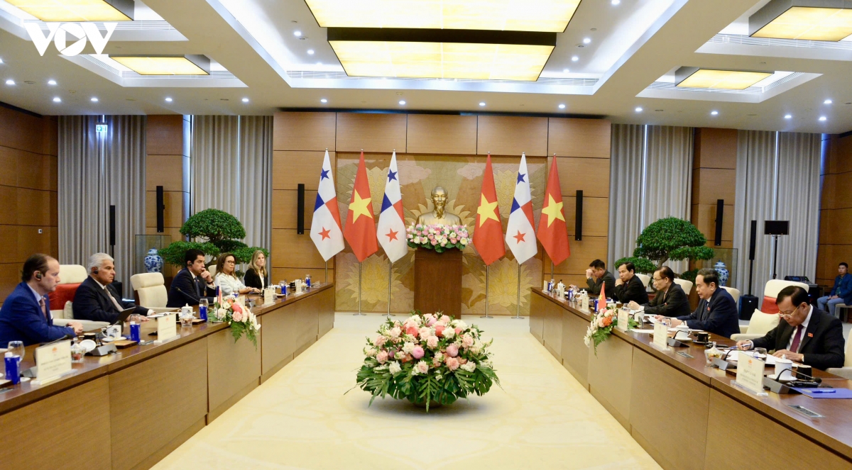 tran-thanh-man-viet-nam-panama-hoi-dam-1.jpg