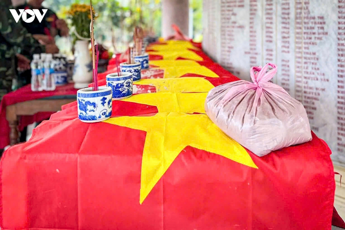 viec-cat-boc-hai-cot-duoc-thuc-hien-can-trong-ti-mi.jpg