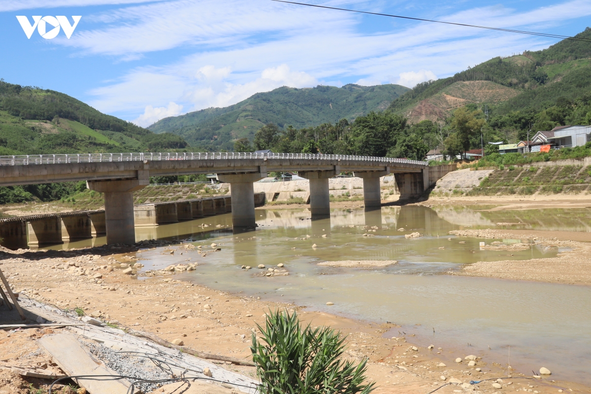 vov_-cau-son-mua-da-xay-dung-xong-phan-cau.jpg