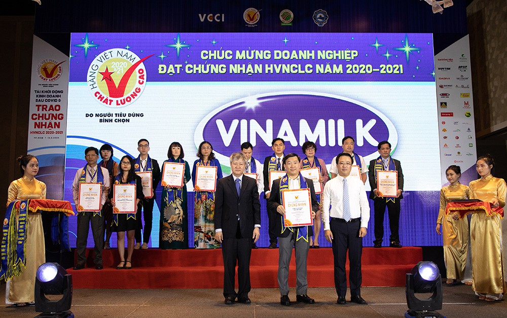 Vinami Vinamilk tiếp tục vào top 50 Công ty kinh doanh hiệu quả nhất Việt Nam