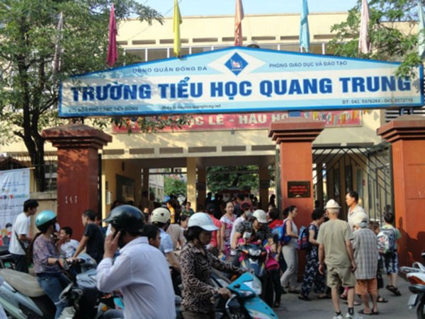 co giao bat hoc sinh tat ban 50 cai: truong tieu hoc quang trung ne tranh bao chi hinh 1