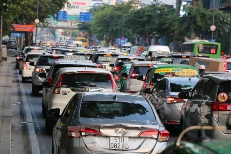 nguoi xe chen nhau nghet tho o cua ngo san bay tan son nhat giap tet hinh 5