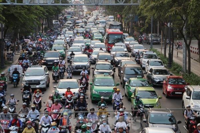nguoi xe chen nhau nghet tho o cua ngo san bay tan son nhat giap tet hinh 9