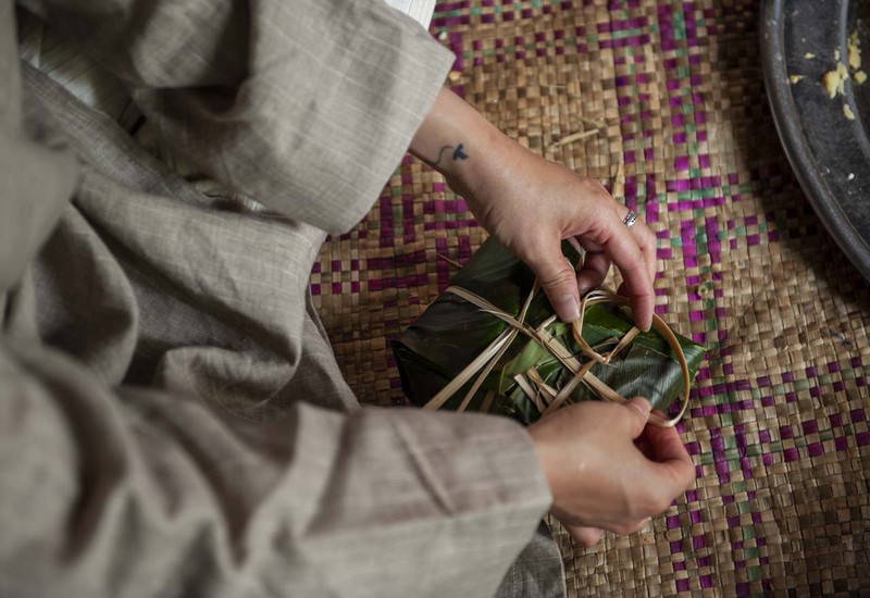 goi banh chung ngay tet, net dep van hoa viet hinh 12